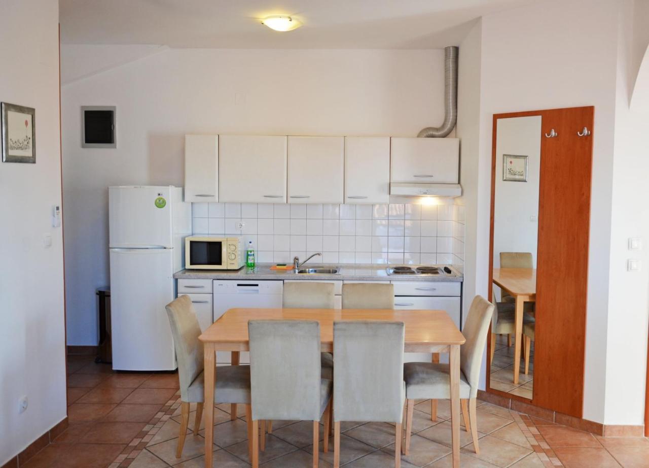 Apartments Pirovcanka Пировац Экстерьер фото